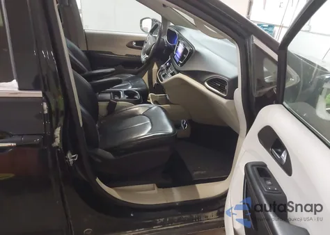 2017 Chrysler Pacifica Touring-L z USA, uszkodzony, nr VIN 2C4RC1BG0HR530002